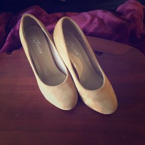 Size 8 rounded toe camel colored suede heels